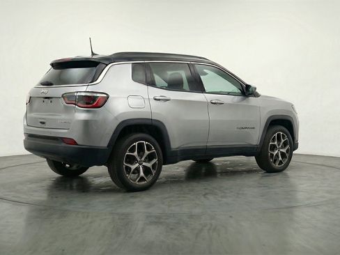 Used 2025 Jeep Compass Limited AWD/4WD image 9