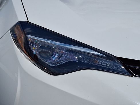 Used 2017 Toyota Corolla LE w/ Carpet Mat Package (TMS) FWD image 10