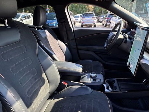 Certified 2022 Ford Mustang Mach-E GT image 29