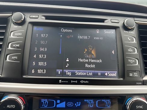 Used 2019 Toyota Highlander XLE image 19