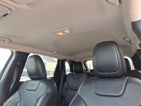 Used 2017 Jeep Cherokee Limited AWD/4WD image 14