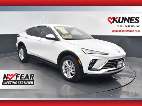 Used 2025 Buick Envista Preferred image 1