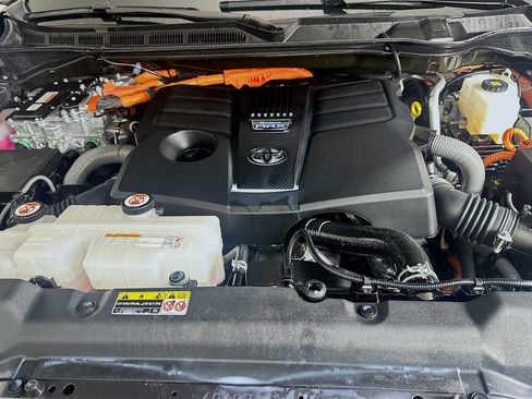 Used 2025 Toyota Tundra Platinum image 31