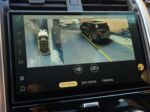 Used 2025 Land Rover Discovery S image 25