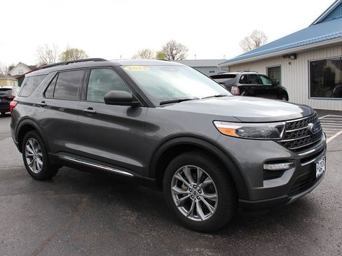 Used 2022 Ford Explorer XLT w/ Equipment Group 202A image 3