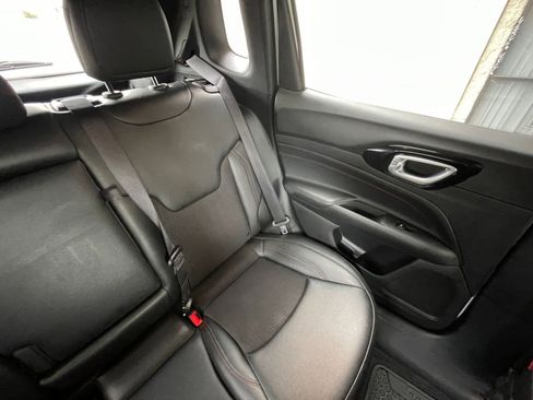 Used 2025 Jeep Compass Trailhawk image 37