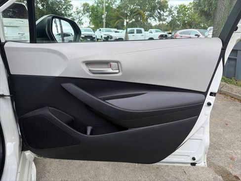 Used 2021 Toyota Corolla LE FWD image 21