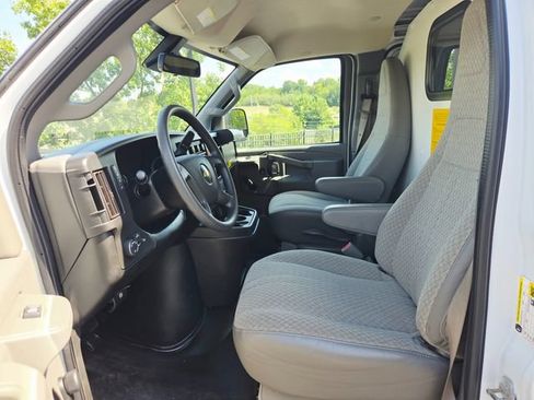 Used 2019 Chevrolet Express 2500 RWD image 11
