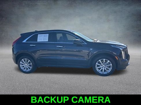 Used 2023 Cadillac XT4 Luxury w/ Cold Weather Package FWD image 4