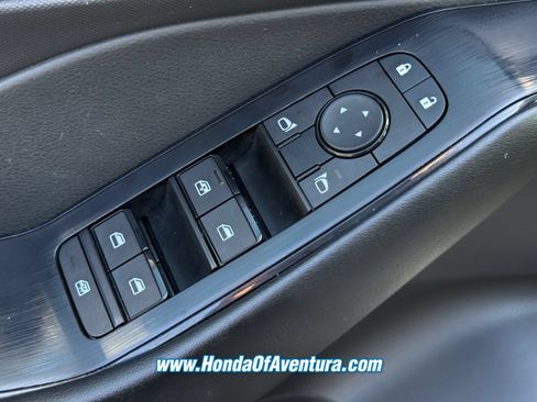 Used 2024 Nissan Rogue S AWD/4WD image 23