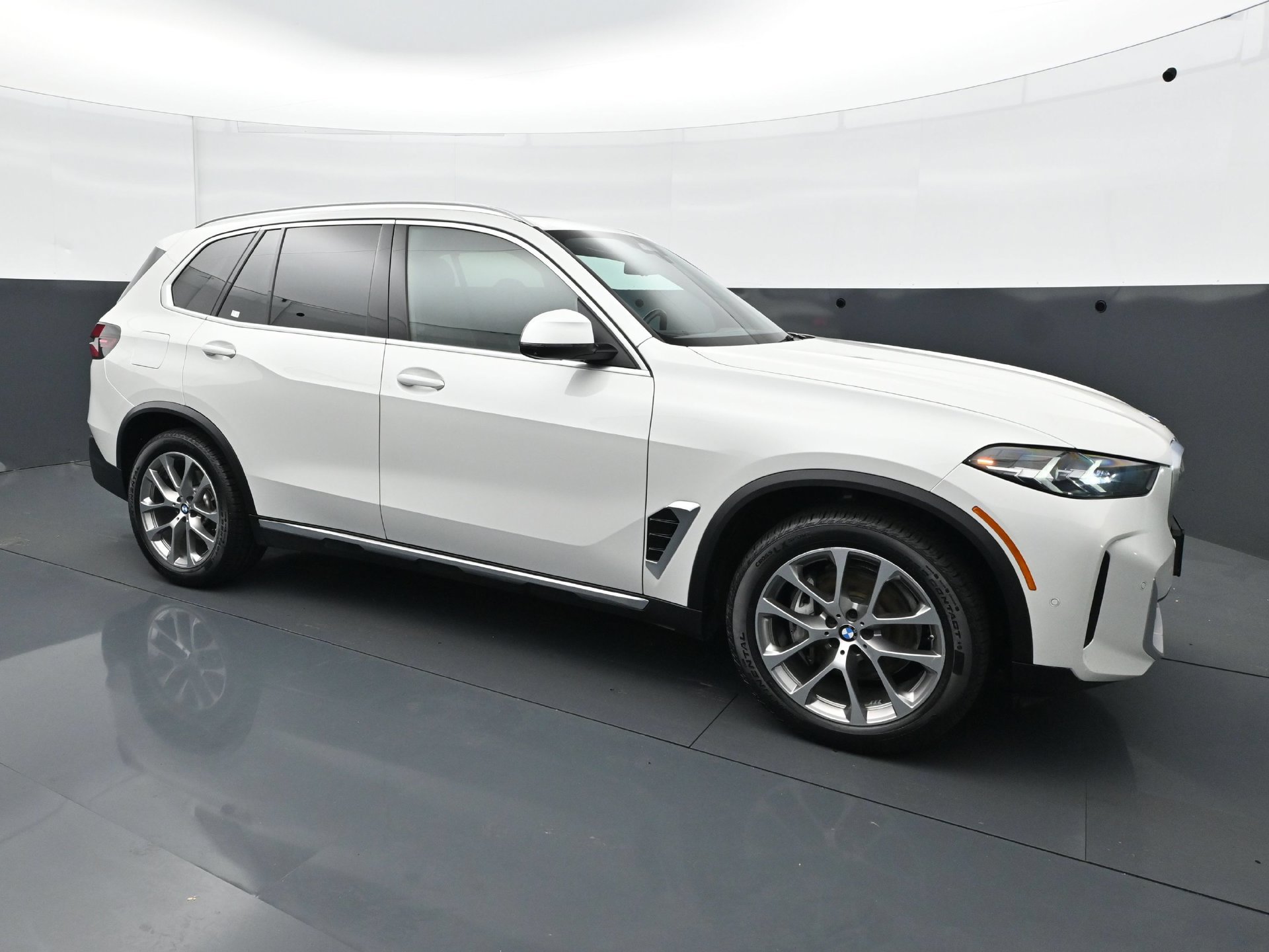 Used 2024 BMW X5 xDrive40i AWD/4WD image 9