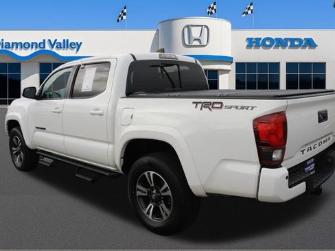 Used 2019 Toyota Tacoma TRD Sport image 4