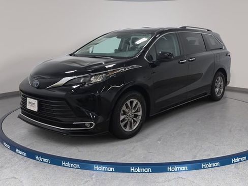 Certified 2024 Toyota Sienna XLE FWD image 1