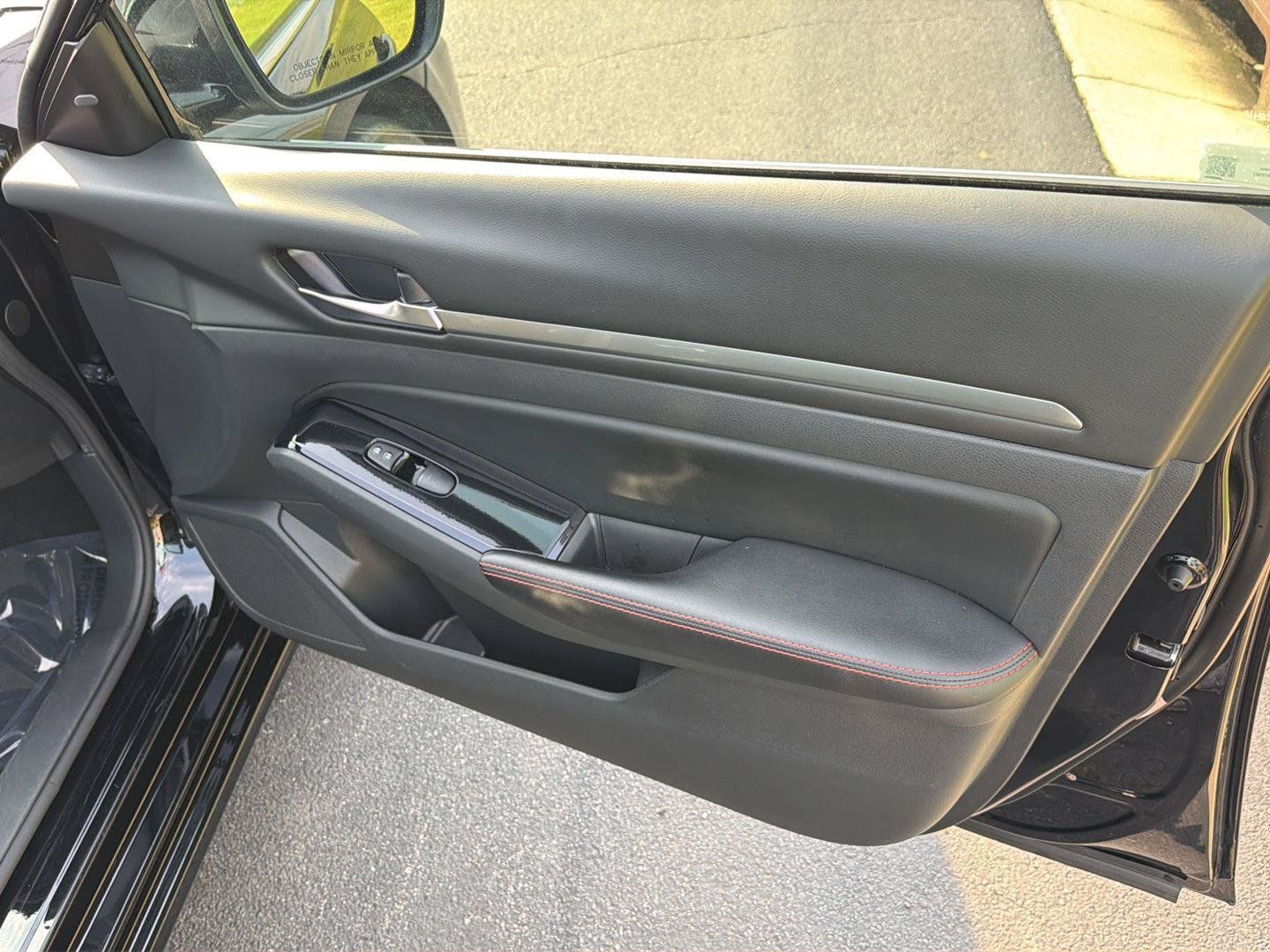 Used 2024 Nissan Altima 2.5 SR FWD image 14