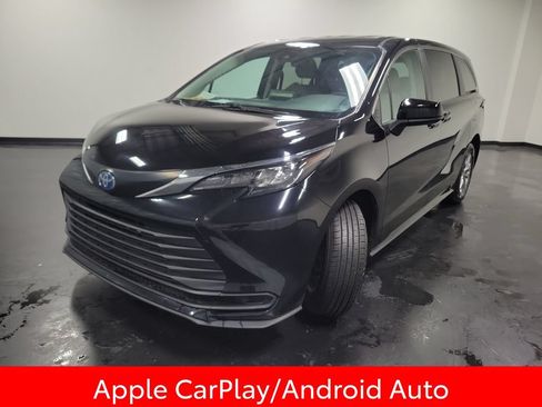 Used 2024 Toyota Sienna LE FWD image 4