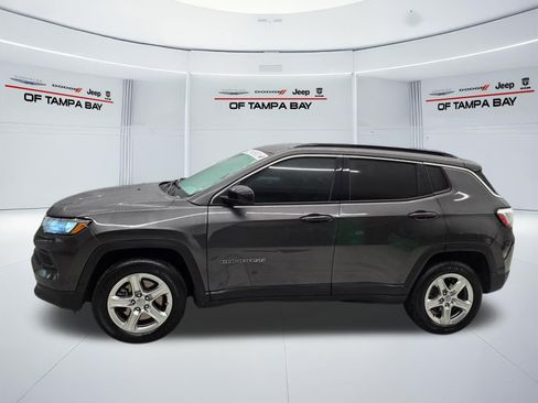 Used 2023 Jeep Compass Latitude AWD/4WD image 3