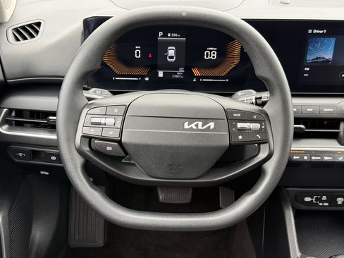 Used 2025 Kia K4 image 18