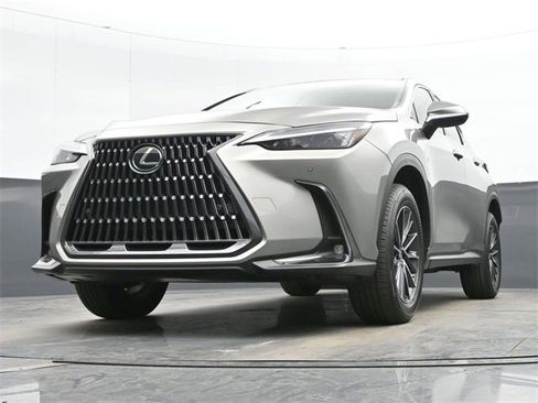 Used 2025 Lexus NX 250 FWD w/ Premium Package image 9