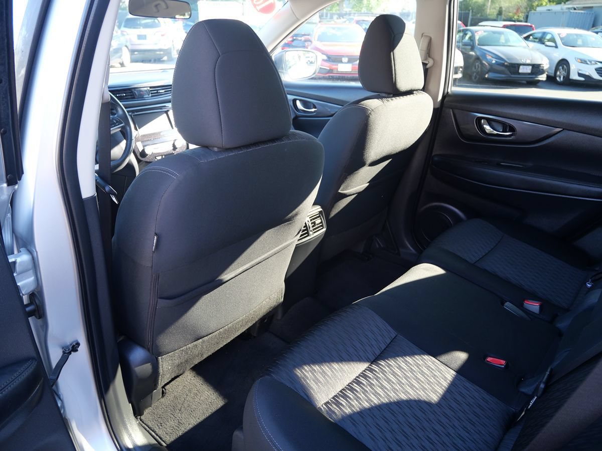 Used 2018 Nissan Rogue SV AWD/4WD image 23