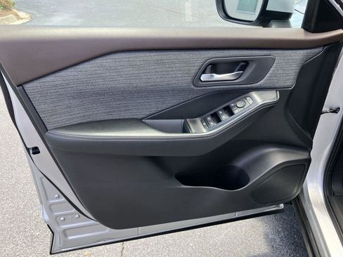 Used 2023 Nissan Rogue SV AWD/4WD image 13