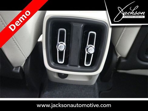 New 2025 Volvo XC40 B5 Ultra image 21