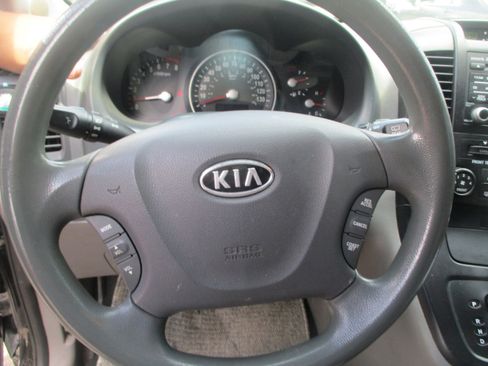 Used 2012 Kia Sedona LX image 12