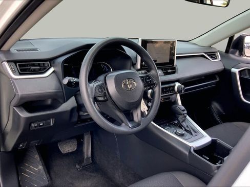 Used 2025 Toyota RAV4 LE AWD/4WD image 17