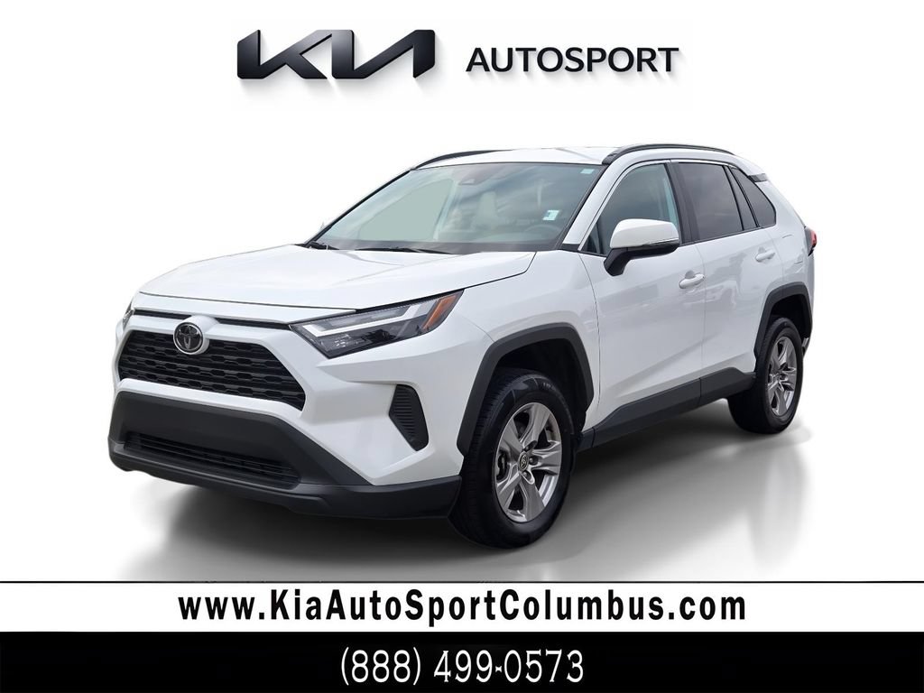 Used 2025 Toyota RAV4 XLE AWD/4WD image 1