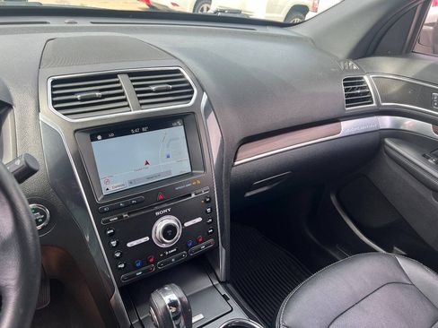 Used 2018 Ford Explorer Limited w/ Equipment Group 301A AWD/4WD image 13