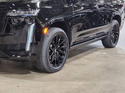 Used 2024 Cadillac Escalade Sport Platinum w/ LPO, ONYX Package image 17