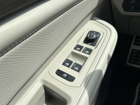 Used 2024 Volkswagen Atlas SEL Premium R-Line image 21