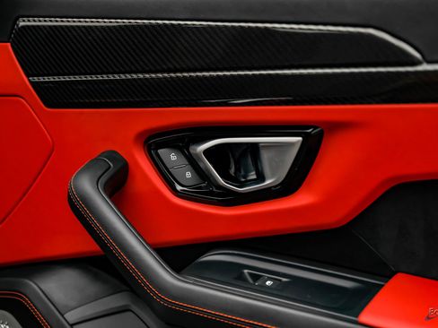 Used 2020 Lamborghini Urus image 96