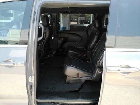 Used 2025 Chrysler Pacifica Select FWD image 18