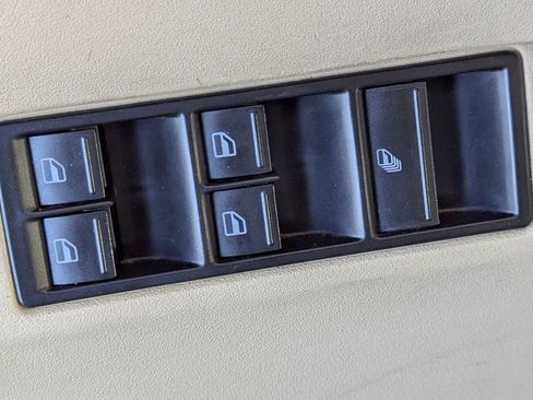 Used 2008 Volkswagen Beetle SE image 21