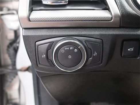 Used 2019 Ford Fusion SE image 15