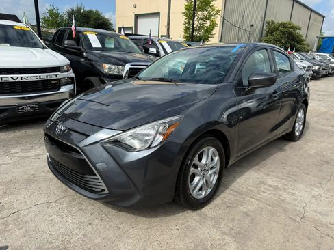 Used 2017 Toyota Yaris iA FWD image 3