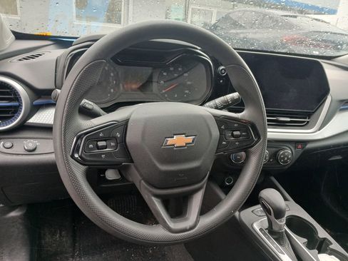 Used 2025 Chevrolet Trax LS w/ LS Convenience Package image 13