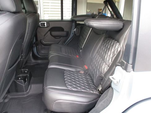 Used 2025 Jeep Wrangler Sport S image 13