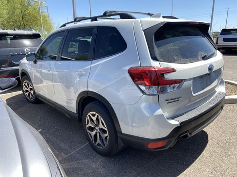 Used 2021 Subaru Forester Premium AWD/4WD image 4