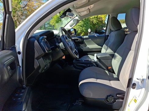 Used 2022 Toyota Tacoma SR image 15