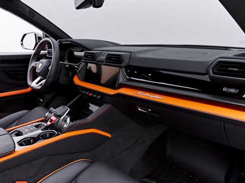 Used 2025 Lamborghini Urus Performante AWD/4WD image 57