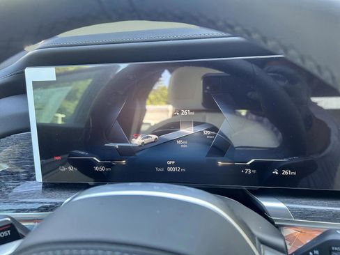 Used 2025 BMW i7 xDrive60 image 14