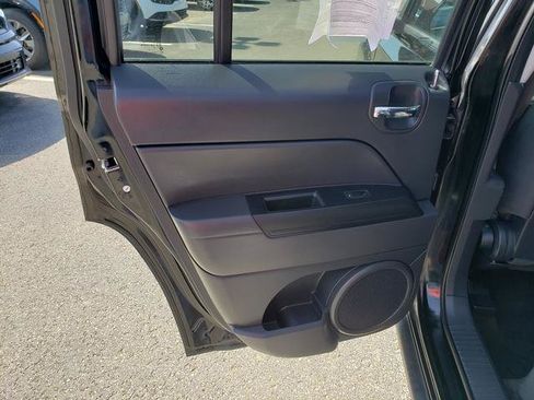 Used 2015 Jeep Patriot Latitude AWD/4WD image 14