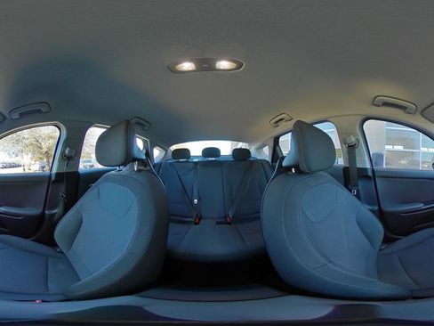 Used 2025 Kia K4 LXS image 45