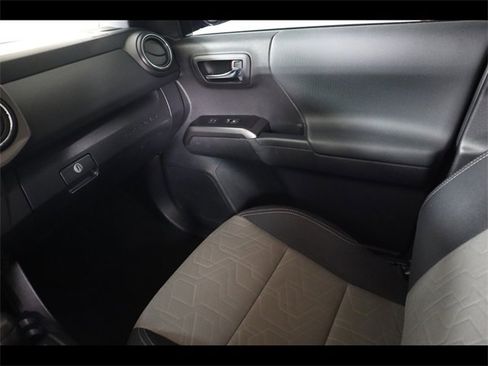 Used 2022 Toyota Tacoma TRD Sport image 13