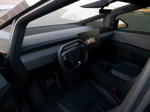 Used 2025 Tesla Cybertruck AWD Crew Cab image 31