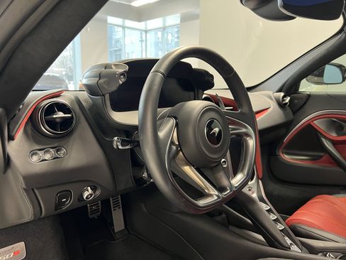 Used 2024 McLaren 750S Spider image 31