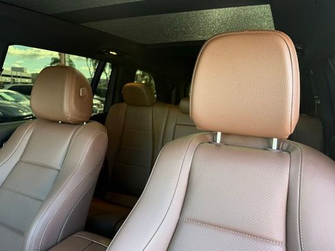 Used 2025 Mercedes-Benz GLS 450 4MATIC image 23