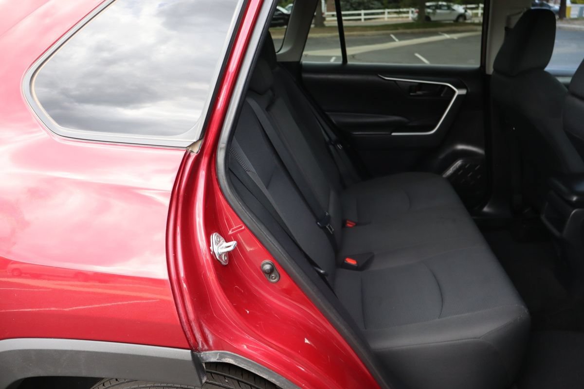 Used 2021 Toyota RAV4 LE w/ Carpet Mat Package (TMS) AWD/4WD image 21
