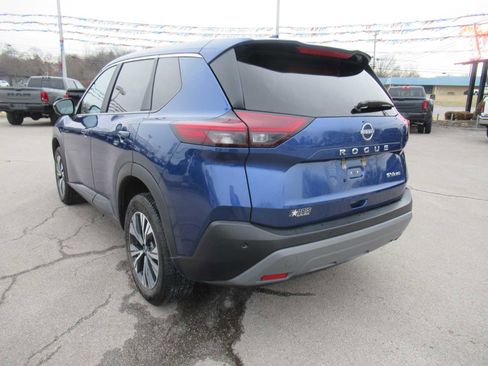 Used 2023 Nissan Rogue SV image 3